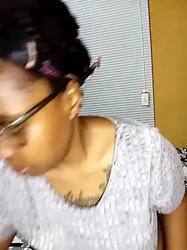 Snapshot of PreggyBunny chatting on 10.17.25 PreggyBunny online show from 10.17.25