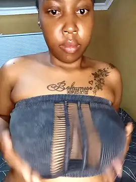 Snapshot of PreggyBunny chatting on 10.20.25 PreggyBunny online show from 10.20.25