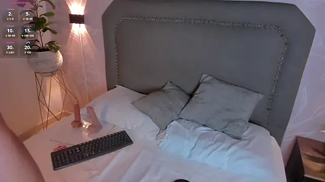 Snapshot of cristina_gallardo chatting on 02.02.26 cristina gallardo online show from 02.02.26