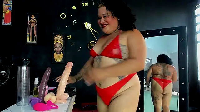 Snapshot of Kat_Valen chatting on 10.24.25 Kat Valen online show from 10.24.25