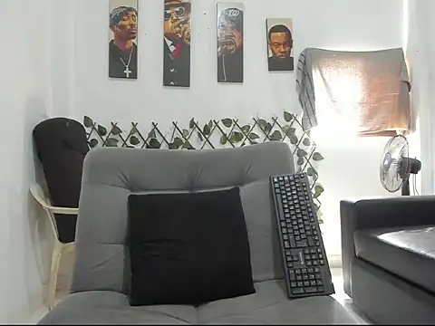 Snapshot of Latins_Boss chatting on 04.24.26 Latins Boss online show from 04.24.26