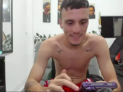 Snapshot of Latins_Boss chatting on 05.11.26 Latins Boss online show from 05.11.26