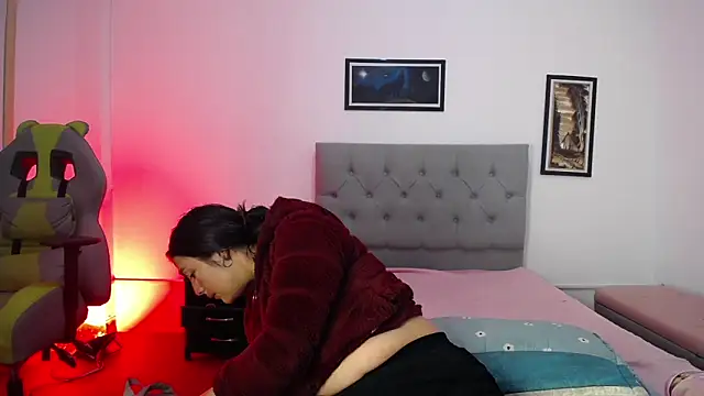 Esmeraldaa- online show from 10.10.25