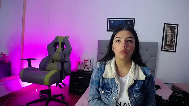 Esmeraldaa- online show from 10.22.25