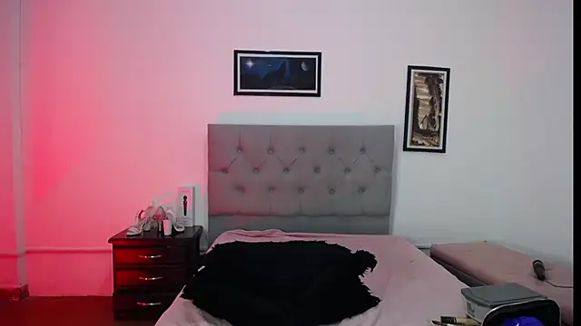 Esmeraldaa- online show from 11.14.25