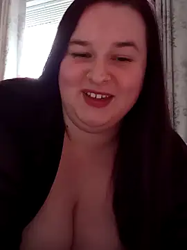Snapshot of Curvaceouscarla chatting on 11.04.25 Curvaceouscarla online show from 11.04.25