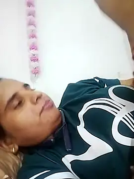 Snapshot of JHILMIL chatting on 11.06.25 JHILMIL online show from 11.06.25