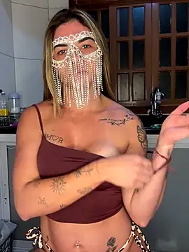 Snapshot of Casalmasc chatting on 10.21.25 Casalmasc online show from 10.21.25