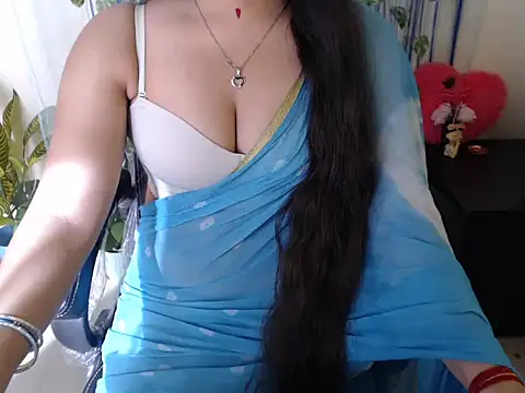 Snapshot of anika_bold chatting on 10.13.25 anika bold online show from 10.13.25