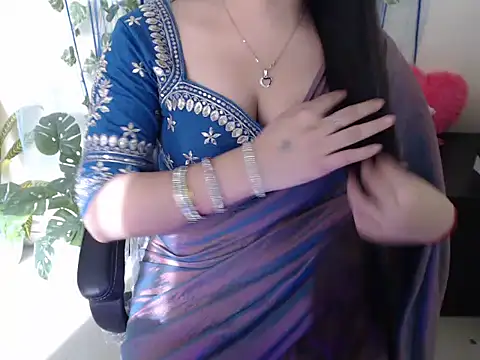 Snapshot of anika_bold chatting on 10.16.25 anika bold online show from 10.16.25