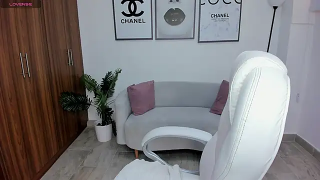 Snapshot of dafne_hills chatting on 10.19.25 dafne hills online show from 10.19.25