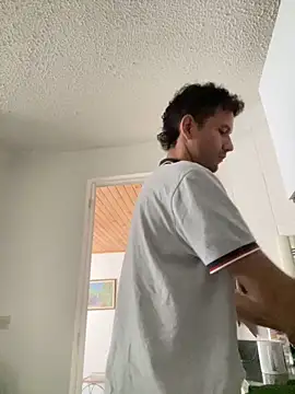 Snapshot of Michaell_Spinelly chatting on 09.27.25 Michaell Spinelly online show from 09.27.25