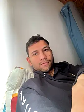 Snapshot of Michaell_Spinelly chatting on 10.25.25 Michaell Spinelly online show from 10.25.25