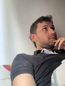 Snapshot of Michaell_Spinelly chatting on 10.26.25 Michaell Spinelly online show from 10.26.25