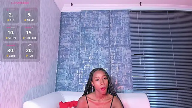 NathalyLeen online show from 10.27.25