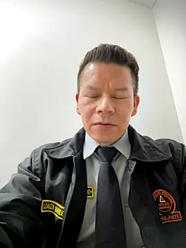 Snapshot of Manu0586 chatting on 10.04.25 Manu0586 online show from 10.04.25