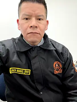 Snapshot of Manu0586 chatting on 10.11.25 Manu0586 online show from 10.11.25