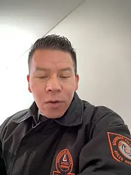 Snapshot of Manu0586 chatting on 10.19.25 Manu0586 online show from 10.19.25