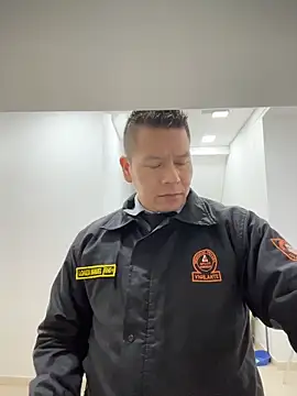 Snapshot of Manu0586 chatting on 11.10.25 Manu0586 online show from 11.10.25