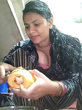 Snapshot of couple_71 chatting on 02.15.26 couple 71 online show from 02.15.26