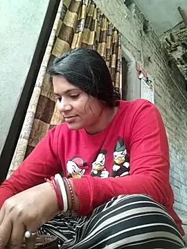 Snapshot of couple_71 chatting on 02.21.26 couple 71 online show from 02.21.26