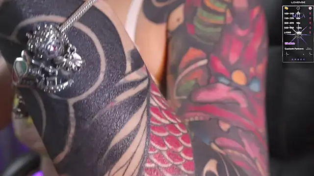 Snapshot of Miila_snow chatting on 11.19.25 Miila snow online show from 11.19.25