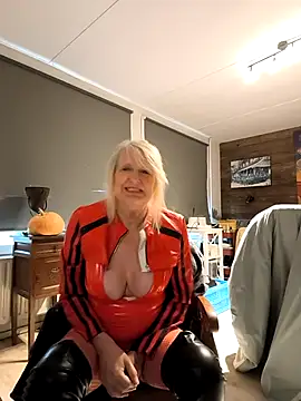 Snapshot of SexyKato001 chatting on 10.23.25 SexyKato001 online show from 10.23.25