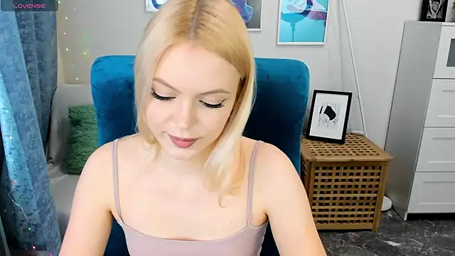 Snapshot of KatherineePierce chatting on 05.21.26 KatherineePierce online show from 05.21.26