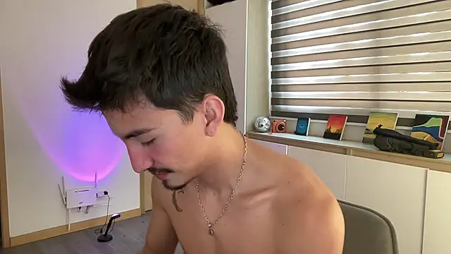 sweettaaron01 online show from 11.24.25