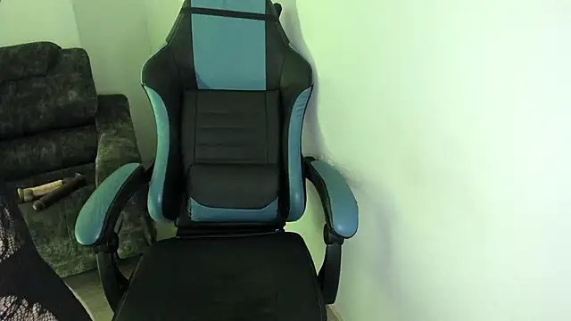 Scarbadgirl  online show from 10.03.25