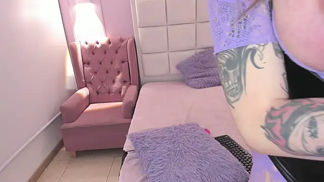 Scarbadgirl  online show from 11.23.25