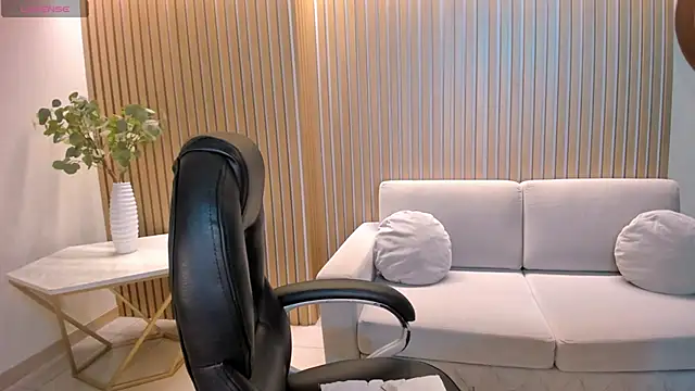 SarahYates online show from 04.04.26