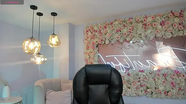 SarahYates online show from 04.18.26