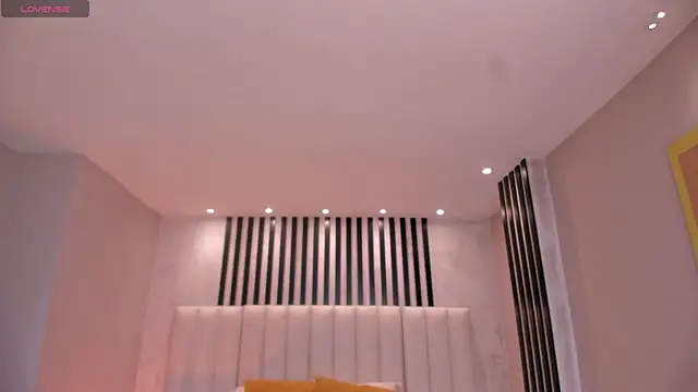 Snapshot of IsabellaMoreau chatting on 10.18.25 IsabellaMoreau online show from 10.18.25