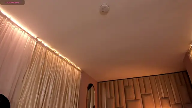 Snapshot of IsabellaMoreau chatting on 11.05.25 IsabellaMoreau online show from 11.05.25