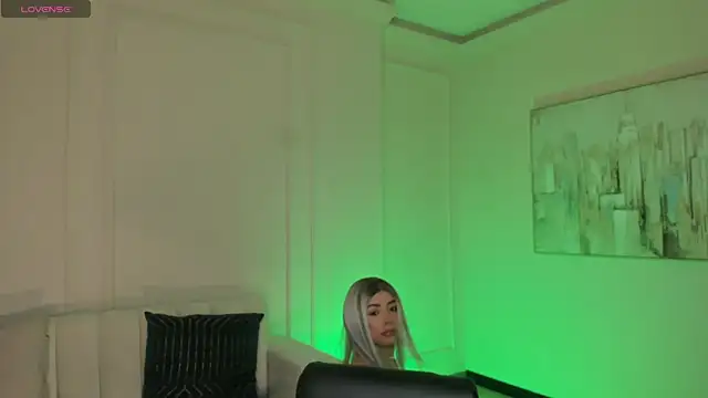 Snapshot of IsabellaMoreau chatting on 02.14.26 IsabellaMoreau online show from 02.14.26