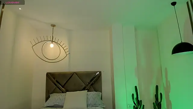 Snapshot of IsabellaMoreau chatting on 02.21.26 IsabellaMoreau online show from 02.21.26