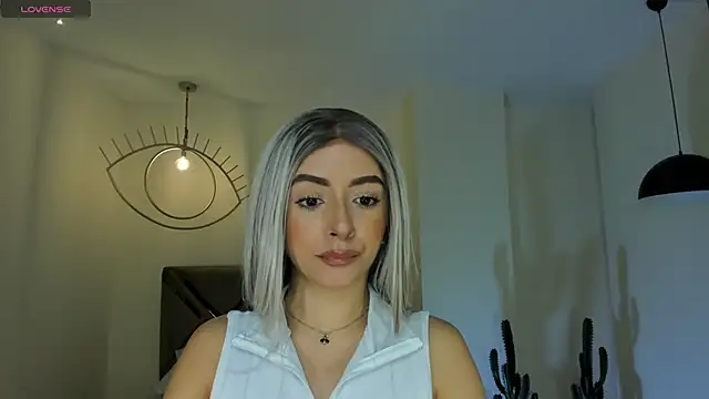 Snapshot of IsabellaMoreau chatting on 02.22.26 IsabellaMoreau online show from 02.22.26