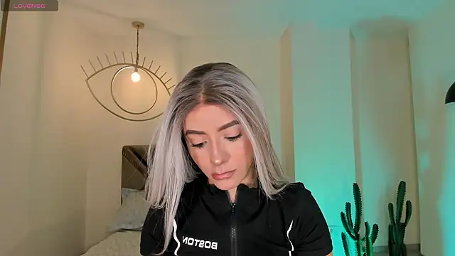 Snapshot of IsabellaMoreau chatting on 02.23.26 IsabellaMoreau online show from 02.23.26