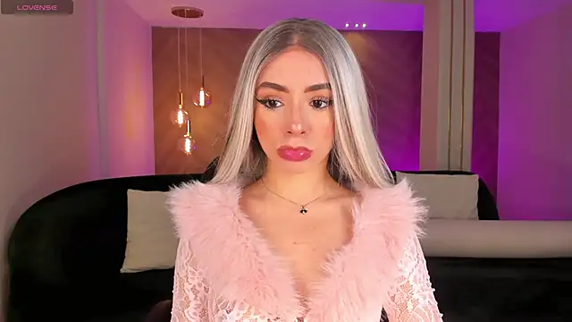 IsabellaMoreau online show from 04.06.26