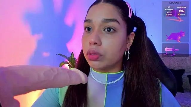 Snapshot of giselle_upp chatting on 11.12.25 giselle upp online show from 11.12.25