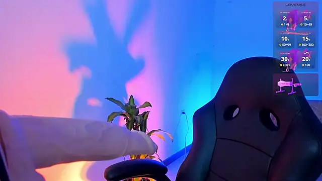 Snapshot of giselle_upp chatting on 11.13.25 giselle upp online show from 11.13.25