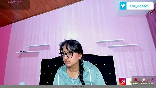 Snapshot of Azul_Moon chatting on 09.10.25 Azul Moon online show from 09.10.25