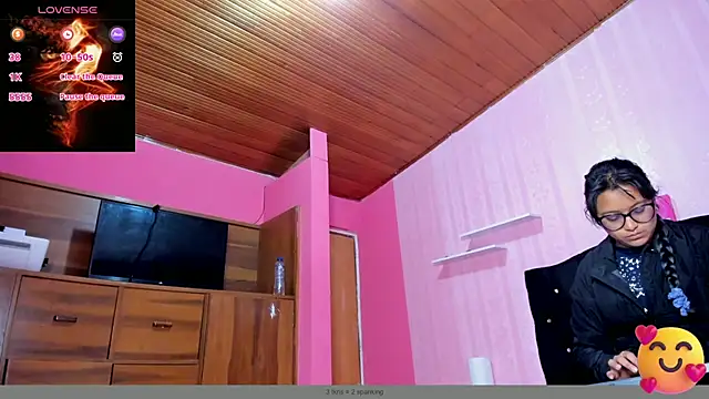 Snapshot of Azul_Moon chatting on 09.17.25 Azul Moon online show from 09.17.25