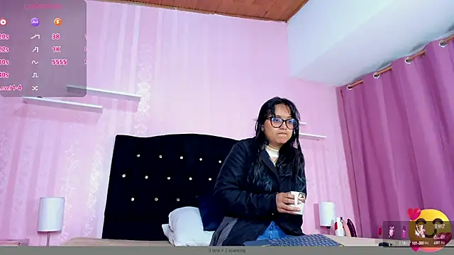 Snapshot of Azul_Moon chatting on 10.01.25 Azul Moon online show from 10.01.25