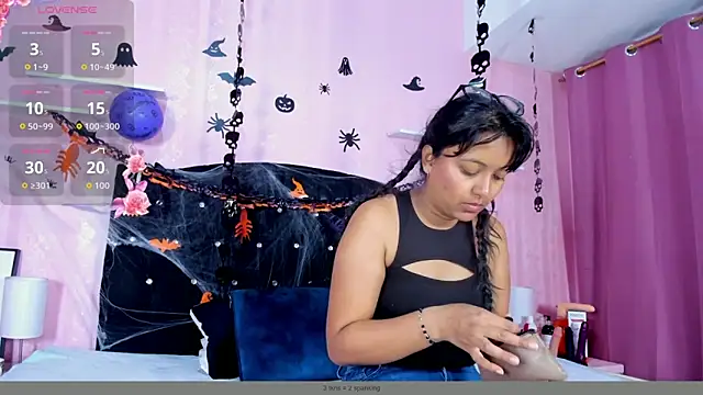 Snapshot of Azul_Moon chatting on 10.22.25 Azul Moon online show from 10.22.25