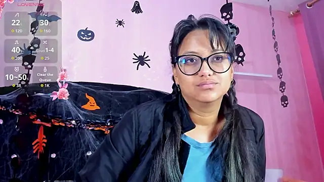 Snapshot of Azul_Moon chatting on 10.28.25 Azul Moon online show from 10.28.25