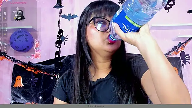 Snapshot of Azul_Moon chatting on 11.02.25 Azul Moon online show from 11.02.25