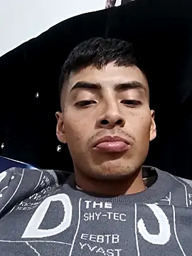 Snapshot of Titan2107sil chatting on 11.12.25 Titan2107sil online show from 11.12.25