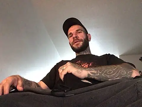 Snapshot of BlueCollarTattoos chatting on 04.16.26 BlueCollarTattoos online show from 04.16.26